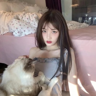 狐狸躲进洞